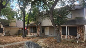2807 W Slaughter Ln in Austin, TX - Building Photo