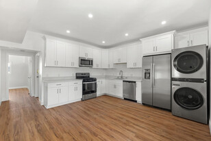 1301 N Poinsettia Pl, Unit 1301 in Los Angeles, CA - Building Photo
