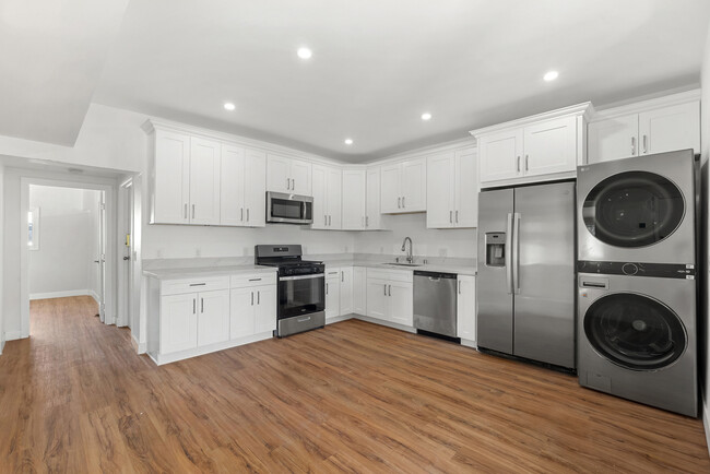 1301 N Poinsettia Pl, Unit 1301