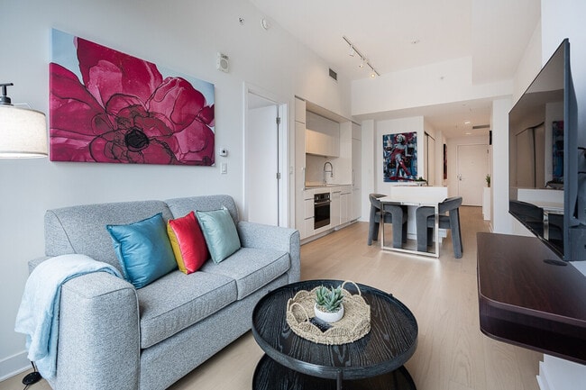 815 Rue de la Montagne, Unit SI ID1261851P in Québec, QC - Building Photo - Building Photo