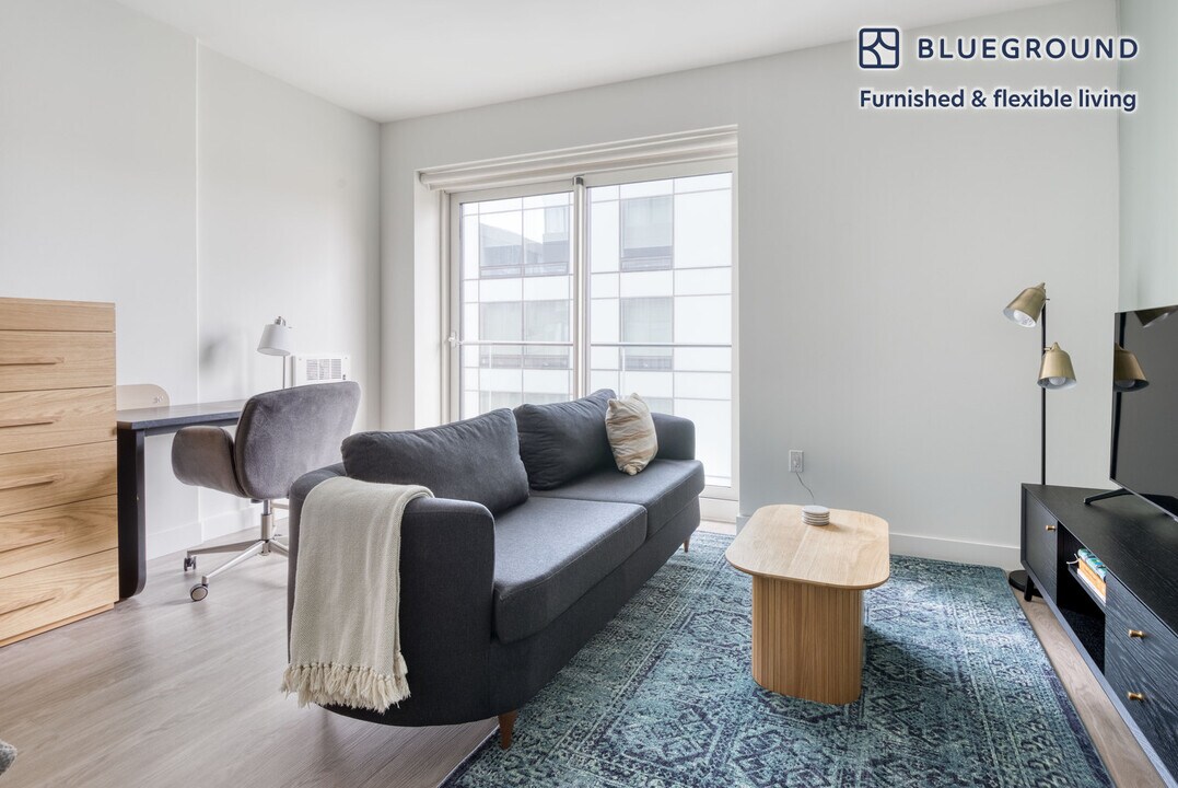 18 10th St in San Francisco, CA - Building Photo