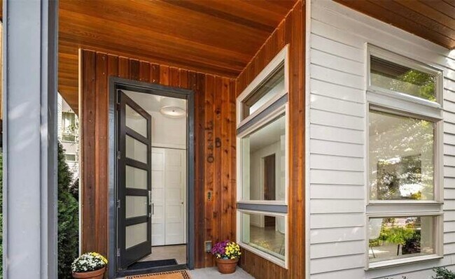 3246 14th Ave W in Seattle, WA - Building Photo - Building Photo