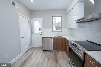 2213 Emerald St in Philadelphia, PA - Building Photo - Building Photo