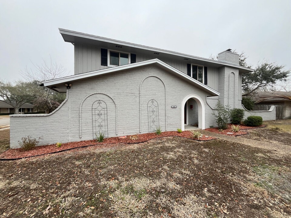 6402 Clearlake Cir in Corpus Christi, TX - Building Photo