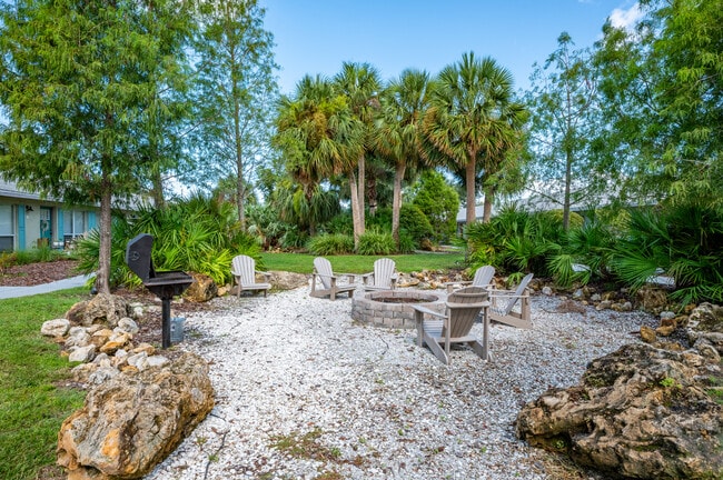 Casa Corsicana in Seminole, FL - Building Photo - Building Photo