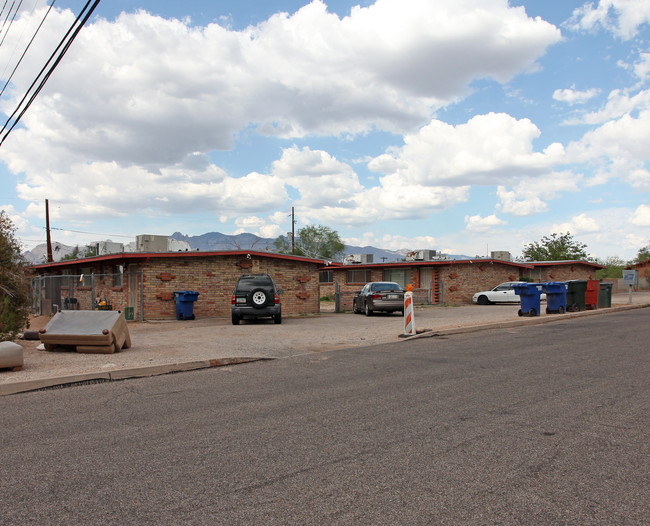 925-943 E Adelaide Dr in Tucson, AZ - Building Photo - Building Photo