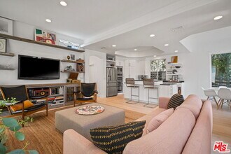 835 Superba Ave in Los Angeles, CA - Building Photo - Building Photo