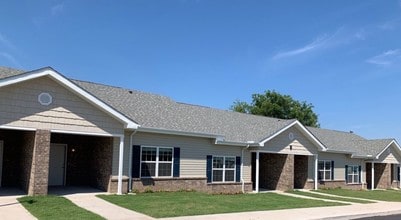 Oak Trails Senior Housing in San Angelo, TX - Foto de edificio - Building Photo