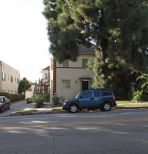 2033 N Vermont Ave in Los Angeles, CA - Building Photo - Building Photo