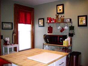 196 Bristol St, Unit First Floor in Canandaigua, NY - Building Photo - Building Photo