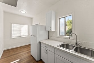 5391 Huntington Dr, Unit Unit 106 in Los Angeles, CA - Building Photo - Building Photo