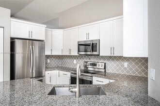 1524 Canary Island Dr in Weston, FL - Building Photo - Building Photo