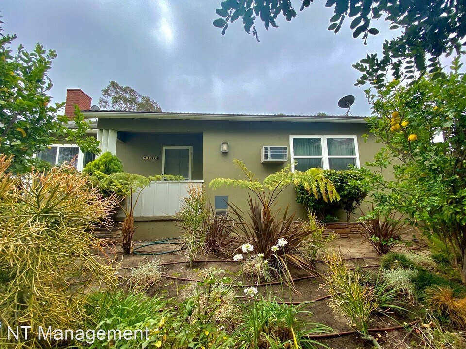 7100 Ramsgate Ave in Los Angeles, CA - Building Photo