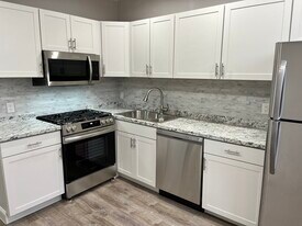 21 Delaware Ave, Unit 1 in Jersey City, NJ - Building Photo