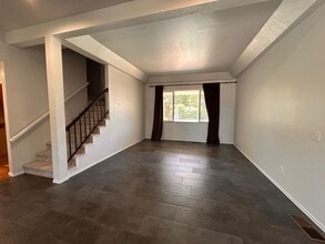 4033 W Douglas Ave in Visalia, CA - Building Photo - Building Photo