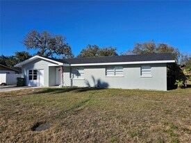 1621 17th St E in Bradenton, FL - Building Photo