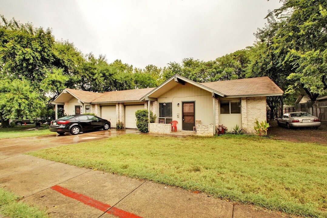 1740 Rutland Dr in Austin, TX - Building Photo