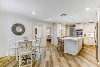370 6th Ave S in Naples, FL - Building Photo - Building Photo