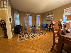 122 Pressed Brick Dr in Brampton, ON - Building Photo - Building Photo