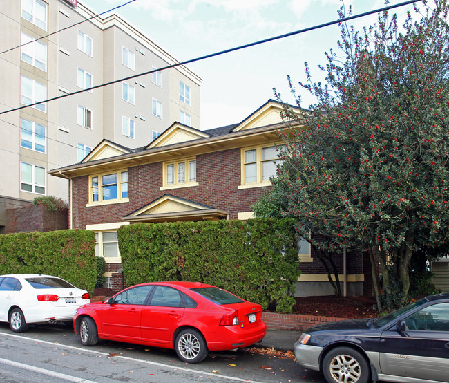 4718 11th Ave NE in Seattle, WA - Foto de edificio - Building Photo