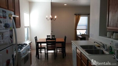 1048 W Calle del Libro Dorado in Sahuarita, AZ - Building Photo - Building Photo