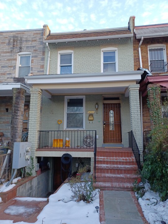 1541 N Carolina Ave NE, Unit B in Washington, DC - Building Photo