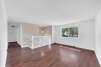 728 Boxwood Dr in Schaumburg, IL - Building Photo - Building Photo