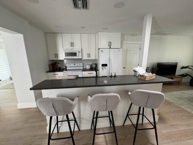 702 NE 10th Ave in Boynton Beach, FL - Building Photo - Building Photo