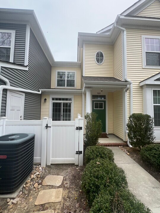 909 Promenade Ln in Williamsburg, VA - Building Photo