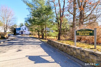 905 Oronoke Rd in Waterbury, CT - Building Photo - Building Photo