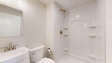 20 Trenton St, Unit 2 in Boston, MA - Foto de edificio - Building Photo