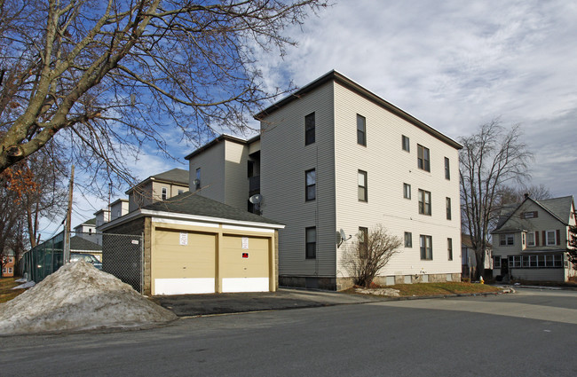 92-94 Houghton St in Worcester, MA - Foto de edificio - Building Photo