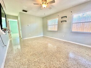 528 E Center St in Tarpon Springs, FL - Building Photo - Building Photo