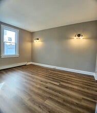 130 Woodlawn Ave, Unit Front in Mountain Top, PA - Foto de edificio - Building Photo