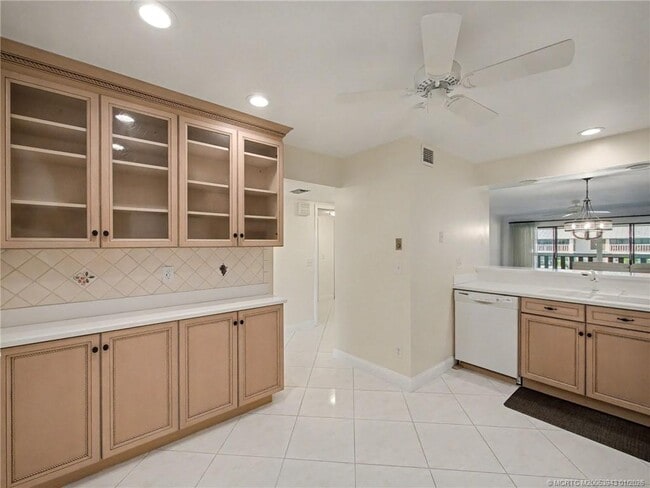 166 SE St Lucie Blvd in Stuart, FL - Building Photo - Building Photo