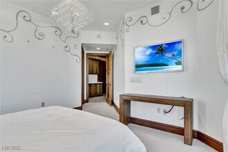 9103 Alta Dr in Las Vegas, NV - Building Photo - Building Photo