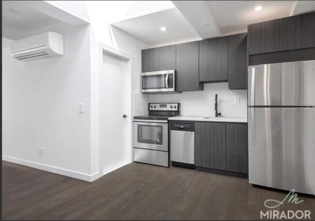 247 Bleecker St in New York, NY - Building Photo - Building Photo