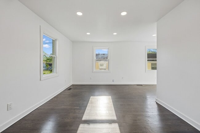 902 Broadmoor Dr in Nashville, TN - Foto de edificio - Building Photo