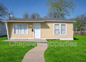 819 Larry St in San Antonio, TX - Building Photo