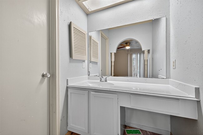 3906 Glen Cove Cir