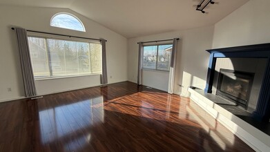4100 Scenic View Dr in Anchorage, AK - Building Photo - Building Photo