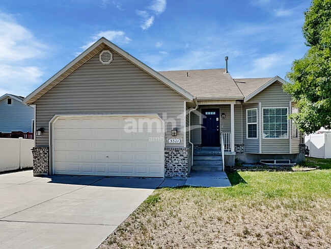 property at 5521 W Stone Blf Wy