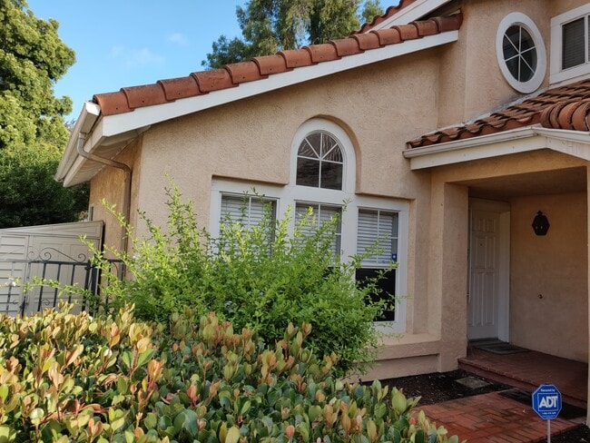 1808 Crystal Ridge Way in Vista, CA - Building Photo - Building Photo
