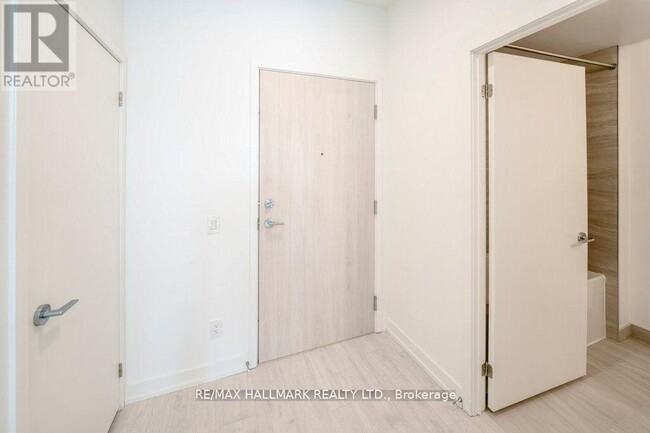 181-181 Sheppard Ave E in Toronto, ON - Building Photo - Building Photo