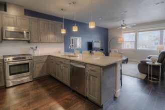 1385 E Lone Creek Dr in Eagle, ID - Building Photo - Building Photo