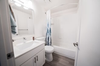 Station Five Townhomes in South Salt Lake, UT - Building Photo - Building Photo