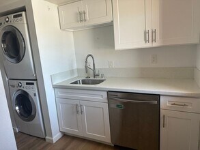 1137 N Louise St in Glendale, CA - Building Photo - Building Photo