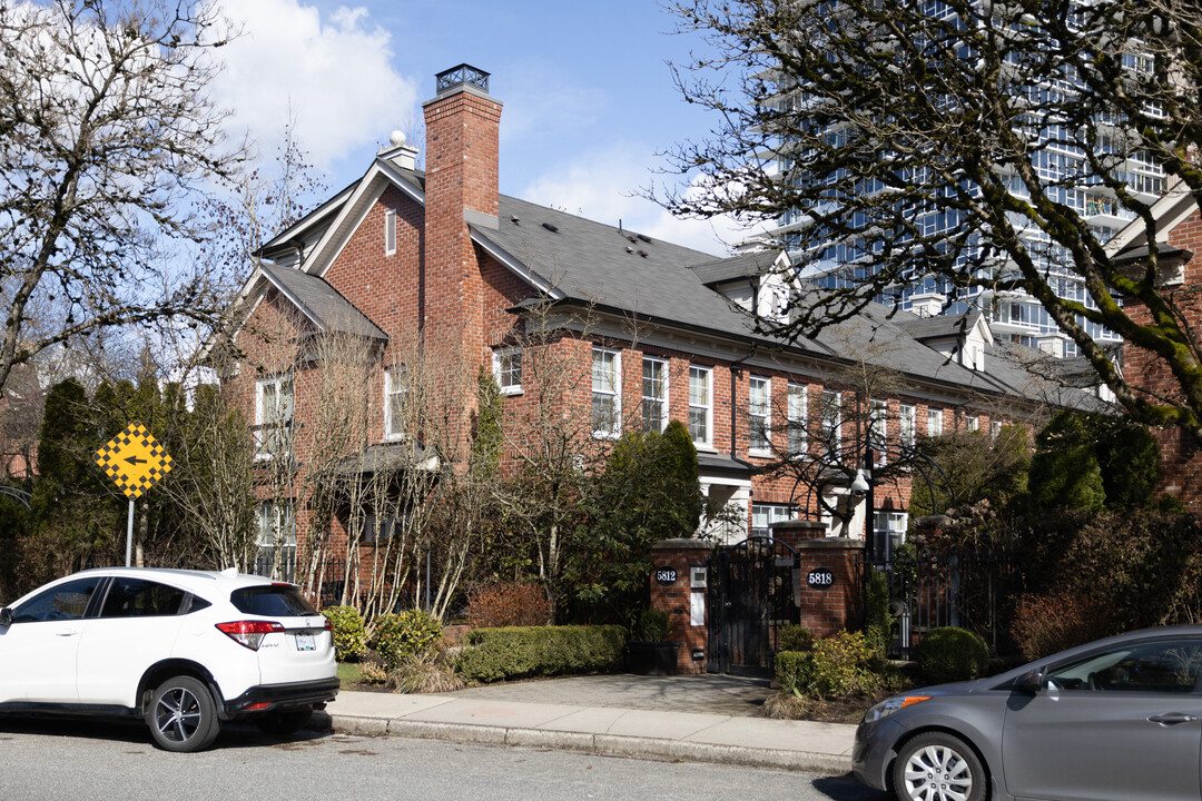 5808 Tisdall St in Vancouver, BC - Building Photo