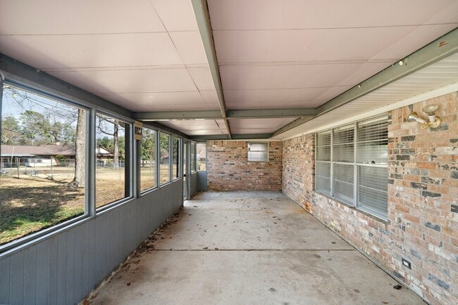 property at 1104 Hillcrest Dr