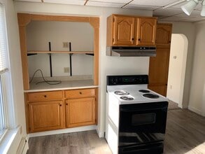 99 Oxford St N, Unit 1- first floor in Auburn, MA - Foto de edificio - Building Photo